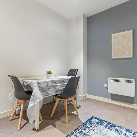 Centre Luxe With Pool Table & Table Tennis